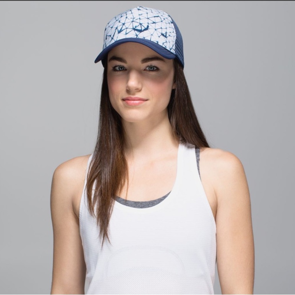 Lululemon WhatSUP Hat - Picture 2 of 5
